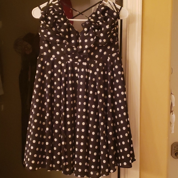 Dress - Picture 2 of 4